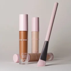 KYLIE COSMETICS Power Pluche Borstel