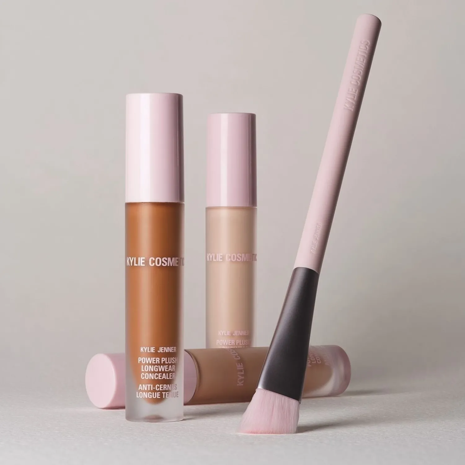 KYLIE COSMETICS Power Pluche Borstel
