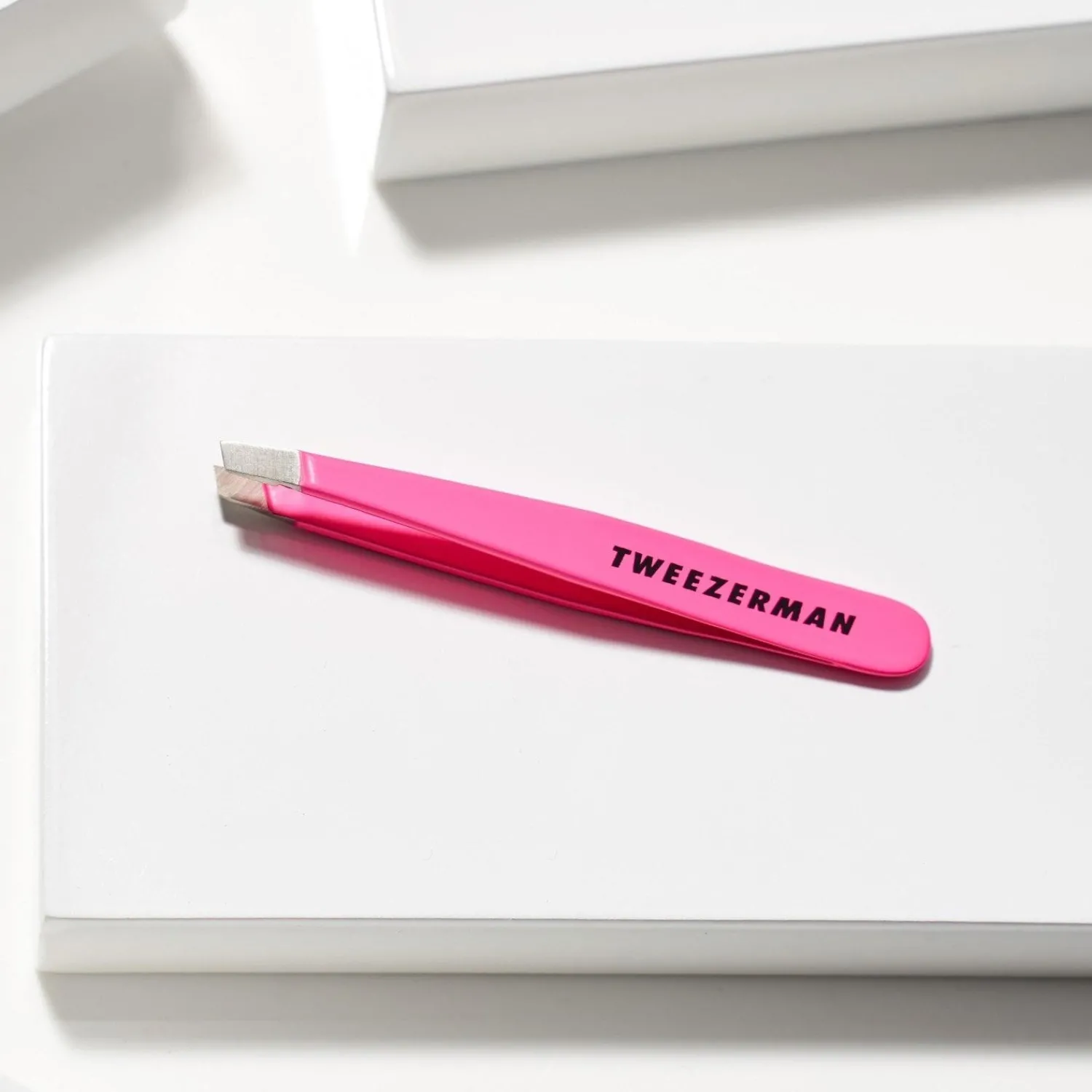 Tweezerman Mini Slant Tweezer Neon Pink